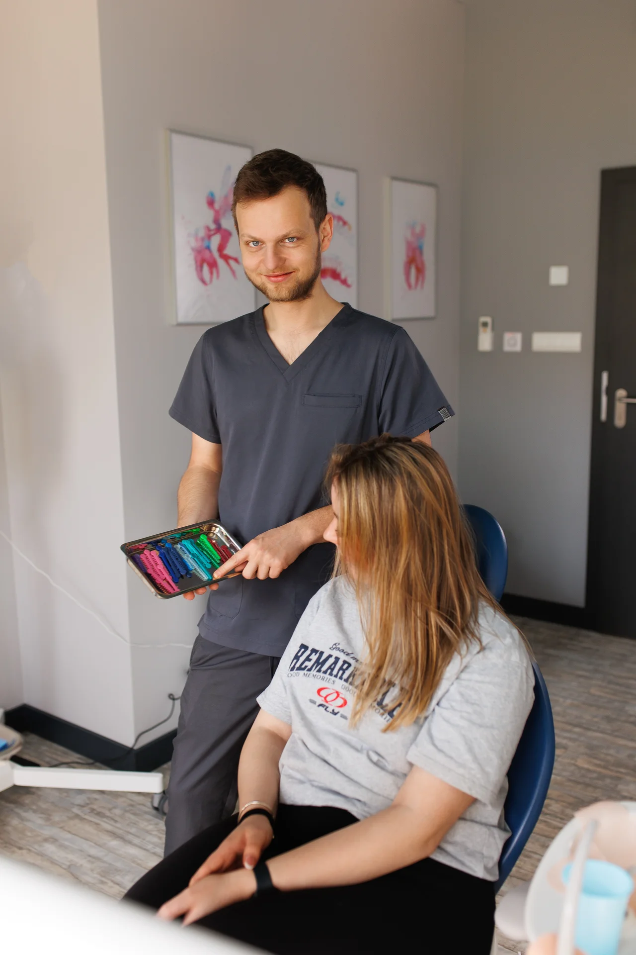 Progresywna aktywacja i kontrola ruchu zębów